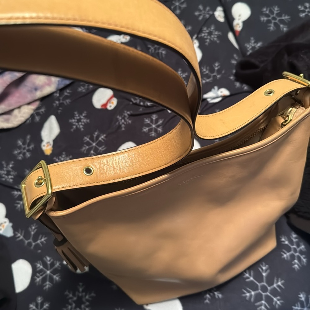 Coach Tan Leather Hobo Bag with Gold Hardware - Picture 2 of 13